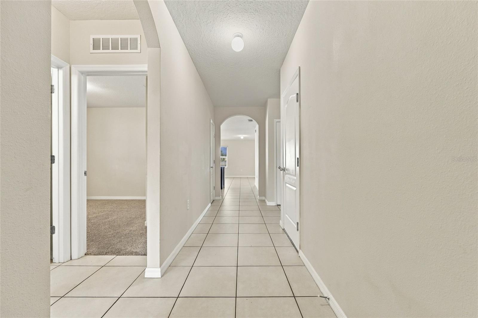 320 Aberdeen Dr Property Photo 4