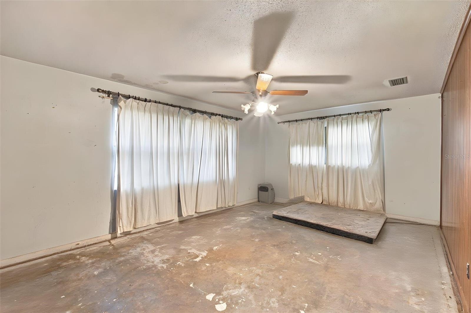 900 Ne 45th Pl Property Photo 15