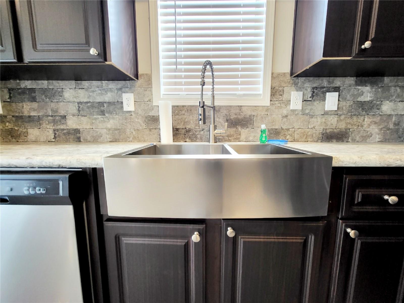 1028 Peach Ln Property Photo 15