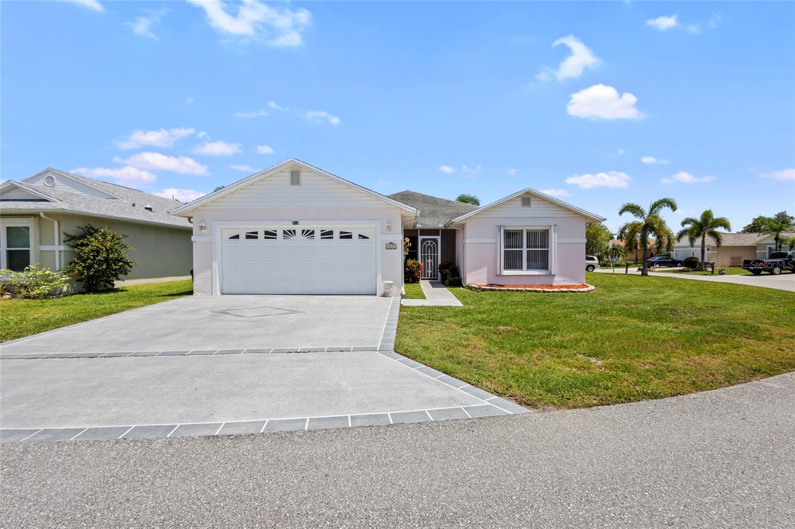 6527 Alheli Property Photo 1