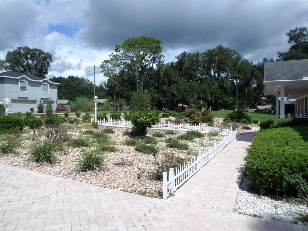 11731 Camp Dr Property Photo 3