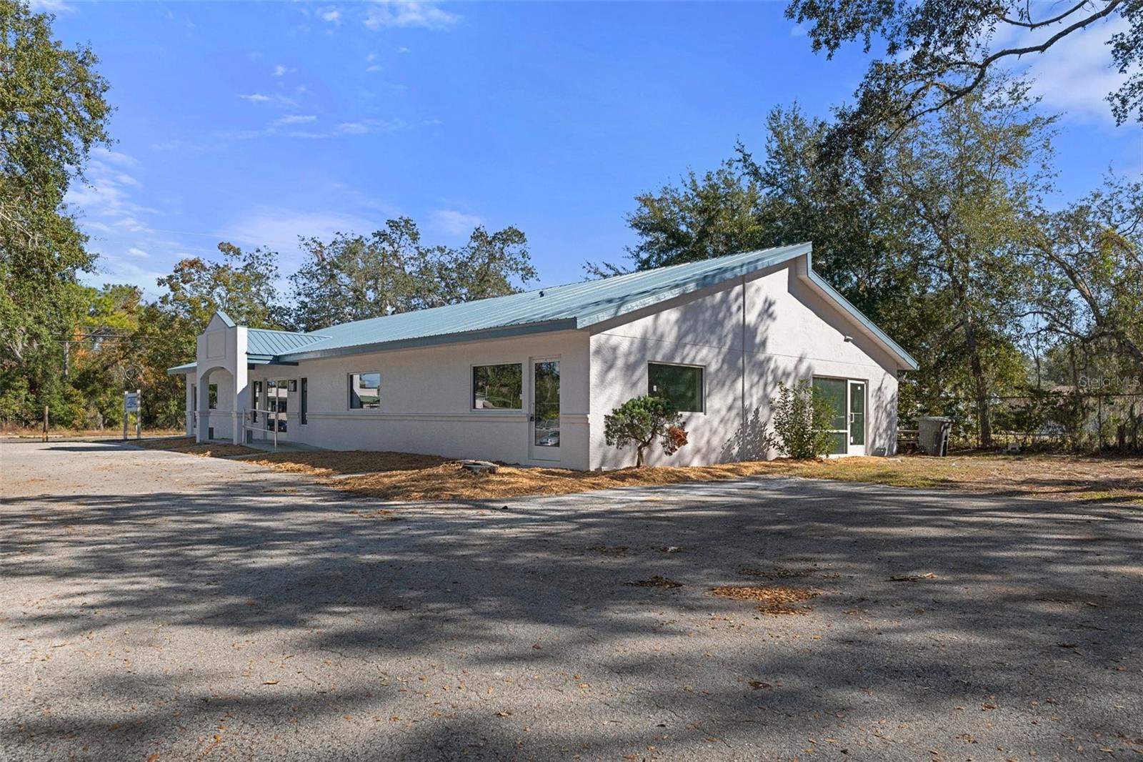 2519 W Highway 44 Property Photo 2