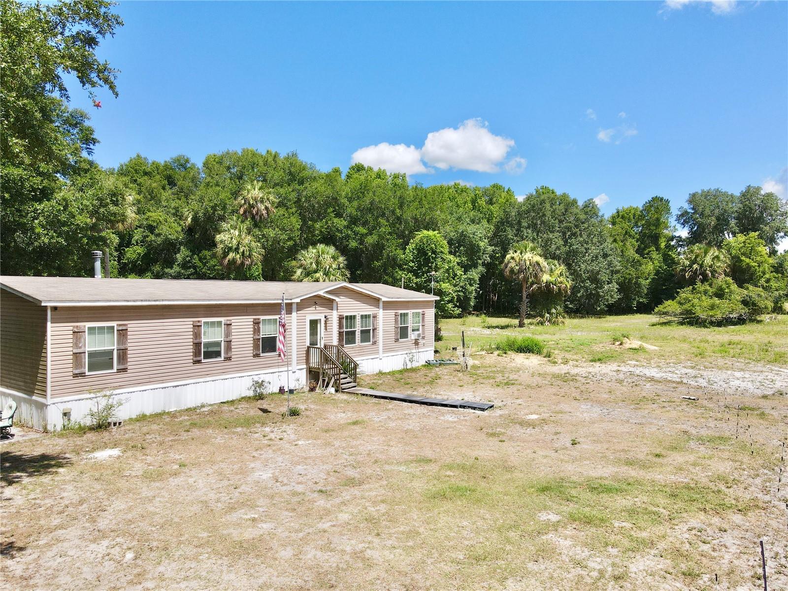 1689 Ne 189th Ln Property Photo 1