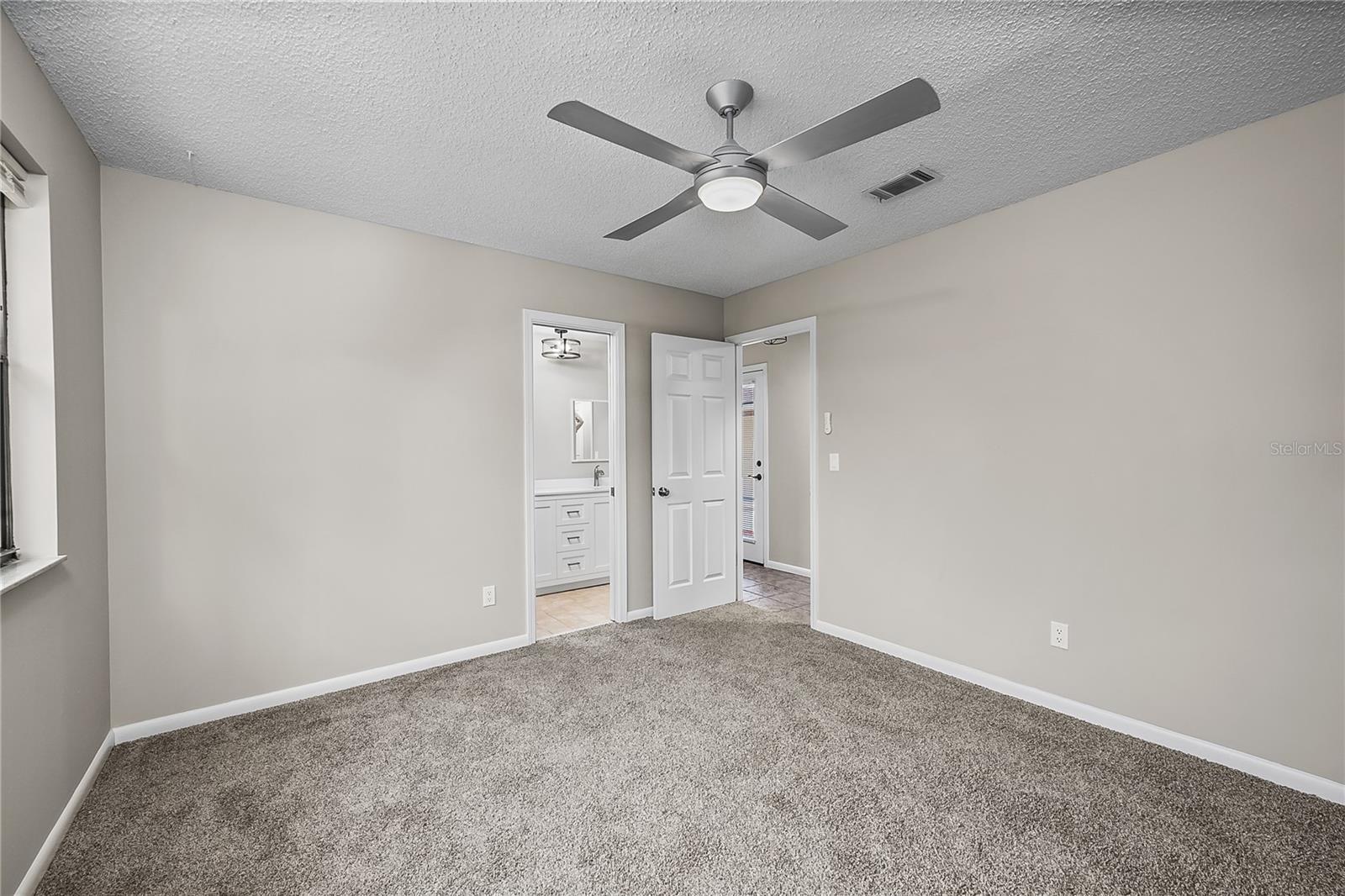6112 Round Lake Rd S Property Photo 16