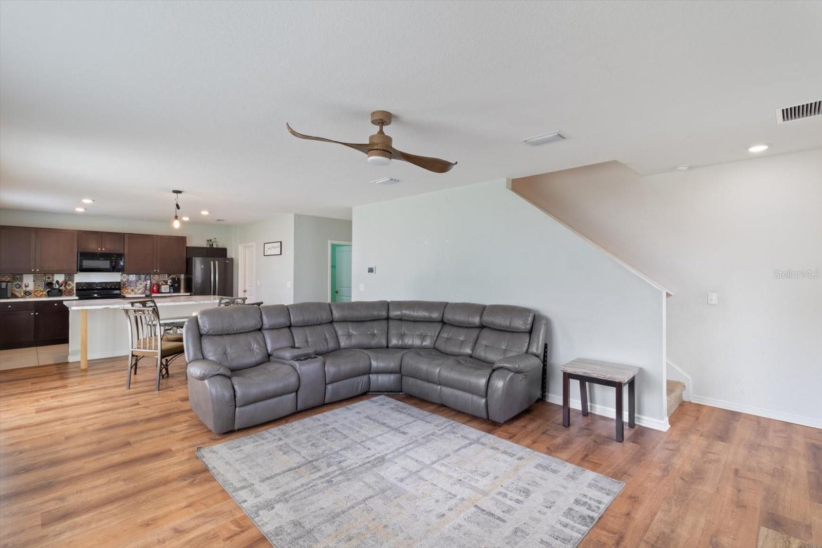 483 W Runyon Loop Property Photo 5