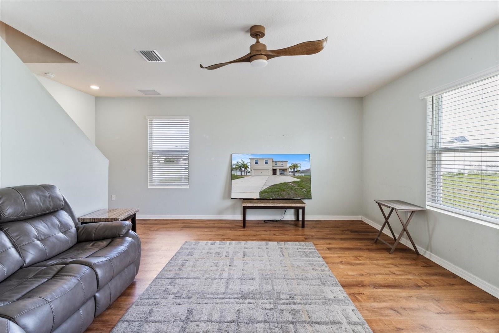 483 W Runyon Loop Property Photo 25