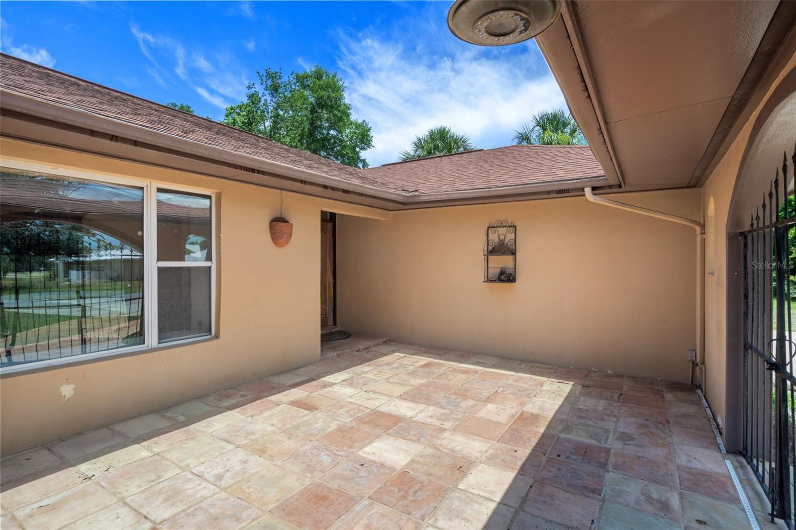 25 N Country Club Dr Property Photo 3