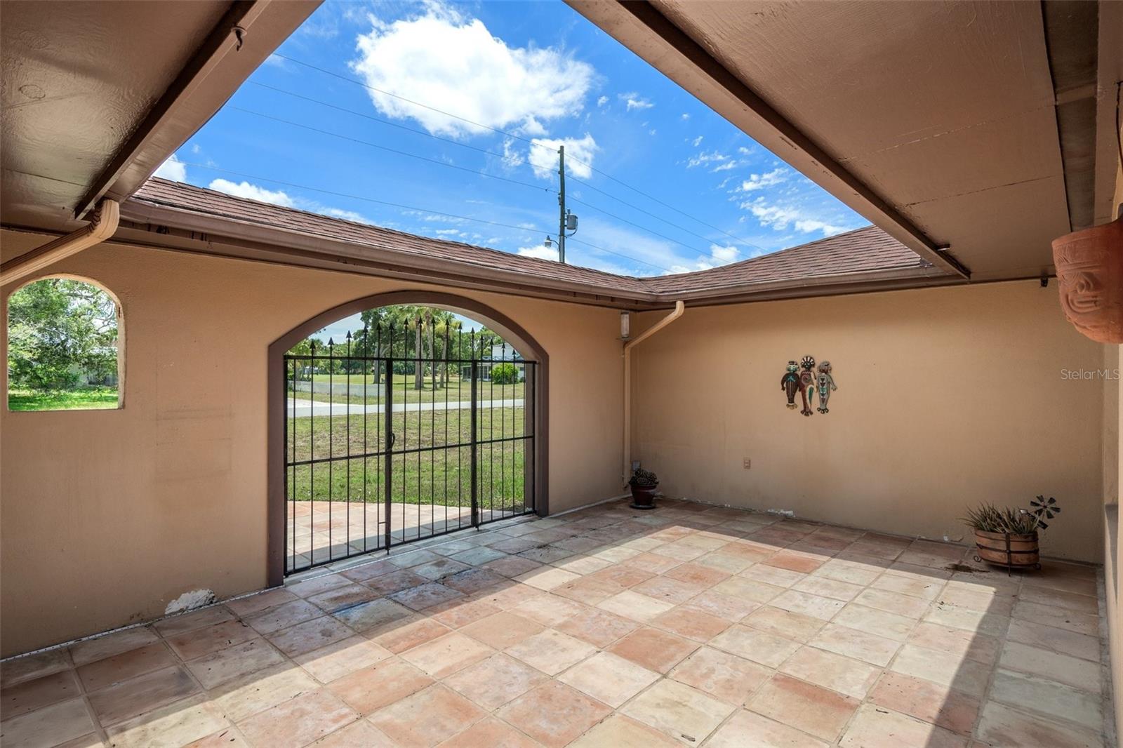 25 N Country Club Dr Property Photo 4