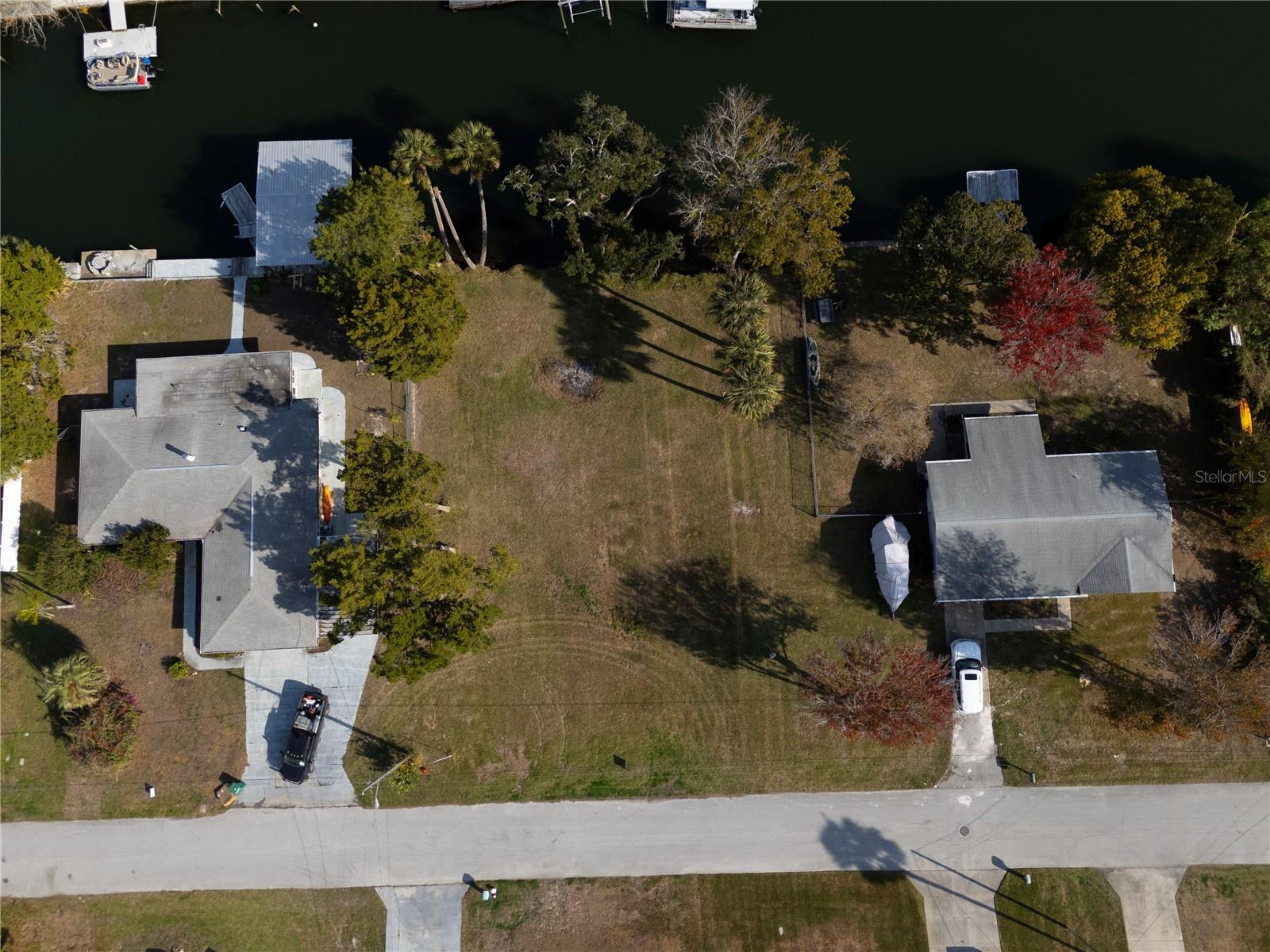 3879 N SEMINOLE PT