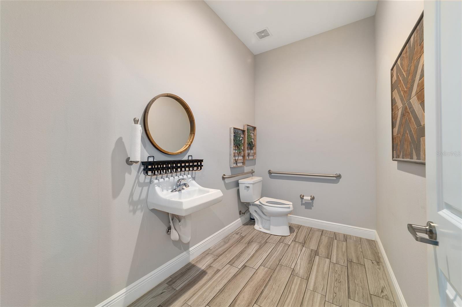 809 County Road 466 Property Photo 24