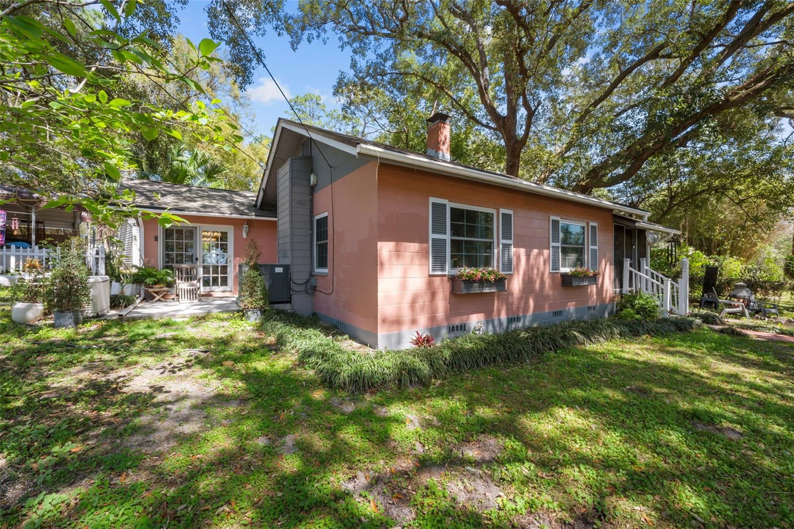 360 Se Lakeview Dr Property Photo