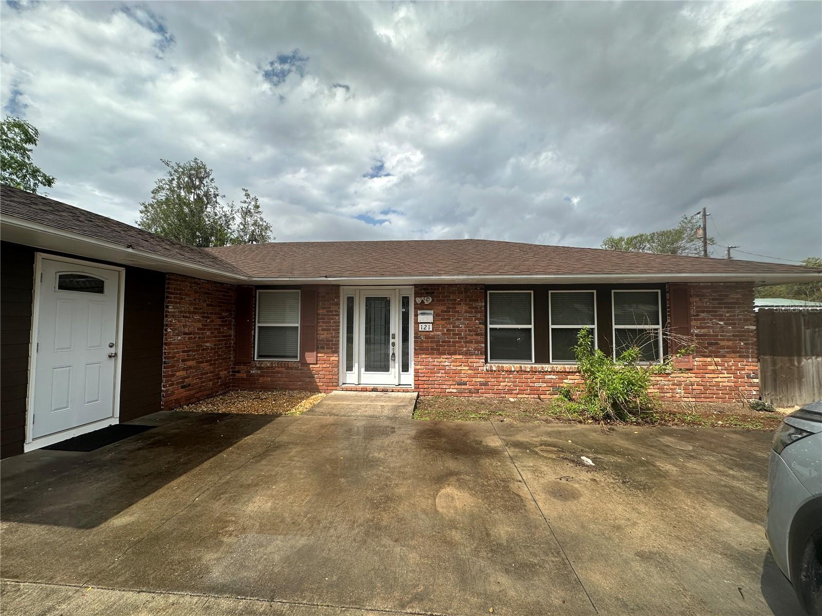 121 Se Arapahoe Ln Property Photo