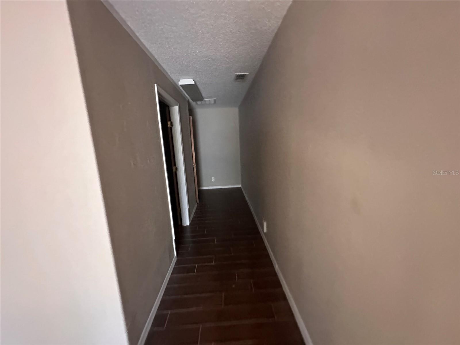 2221 S Pine Ave #b Property Photo 4