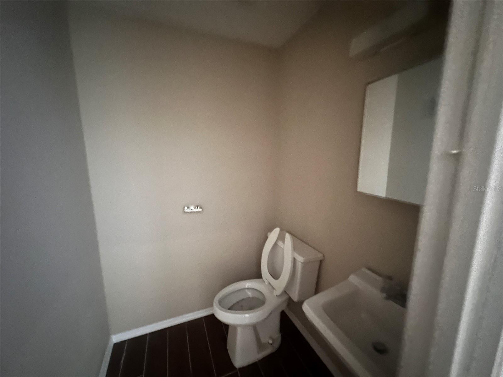 2221 S Pine Ave #b Property Photo 6