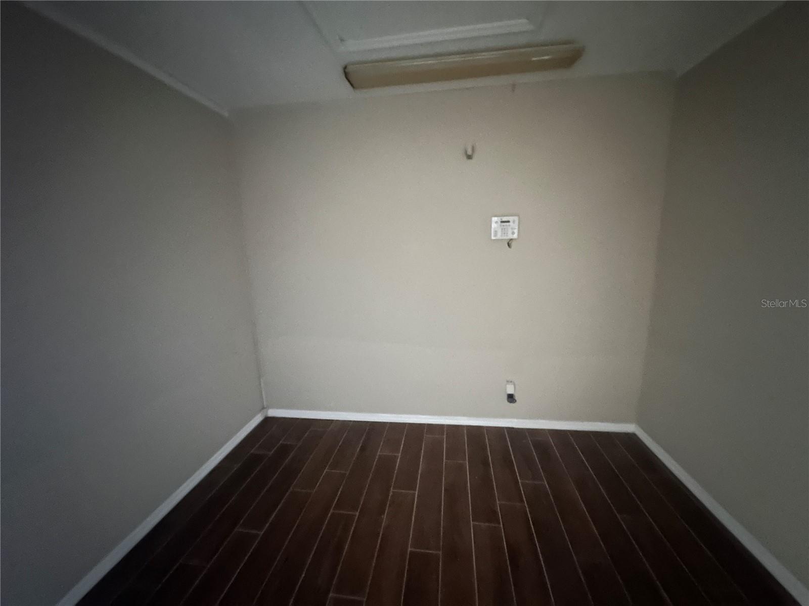 2221 S Pine Ave #b Property Photo 7