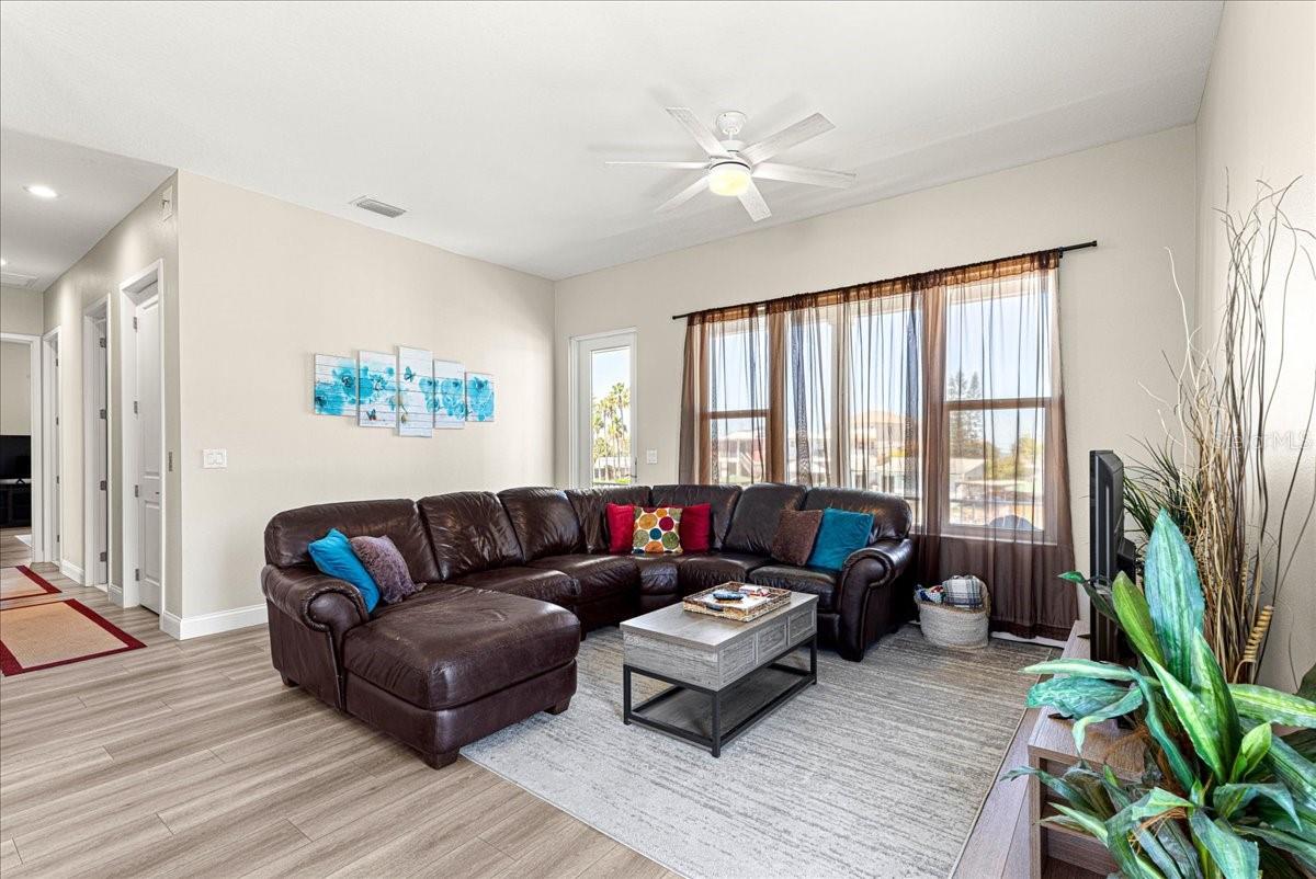 6771 Seaview Blvd Property Photo 7