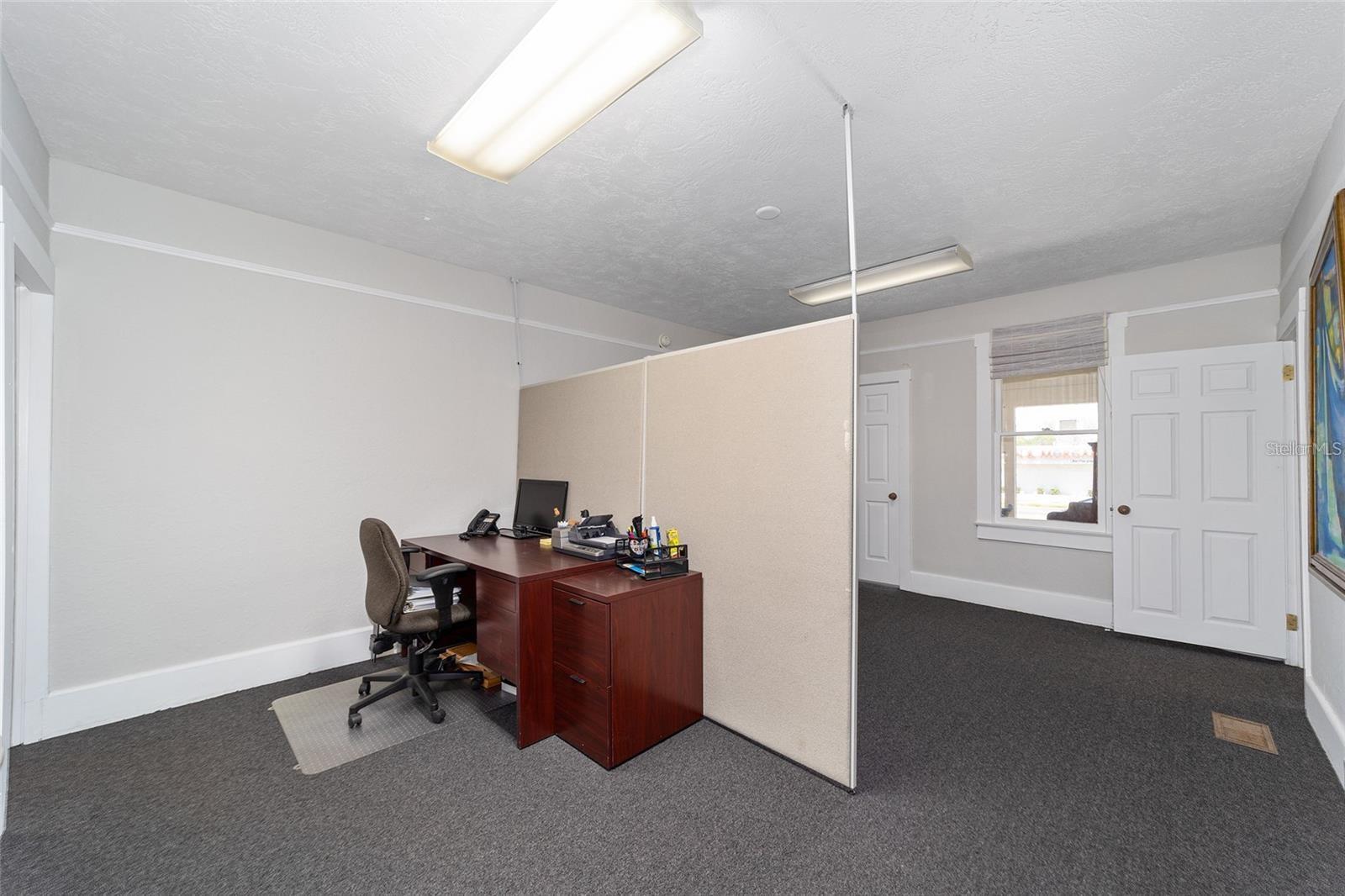 1008 E Silver Springs Blvd Property Photo 12