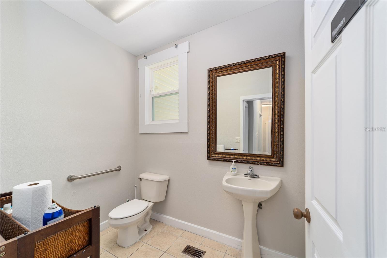 1008 E Silver Springs Blvd Property Photo 18