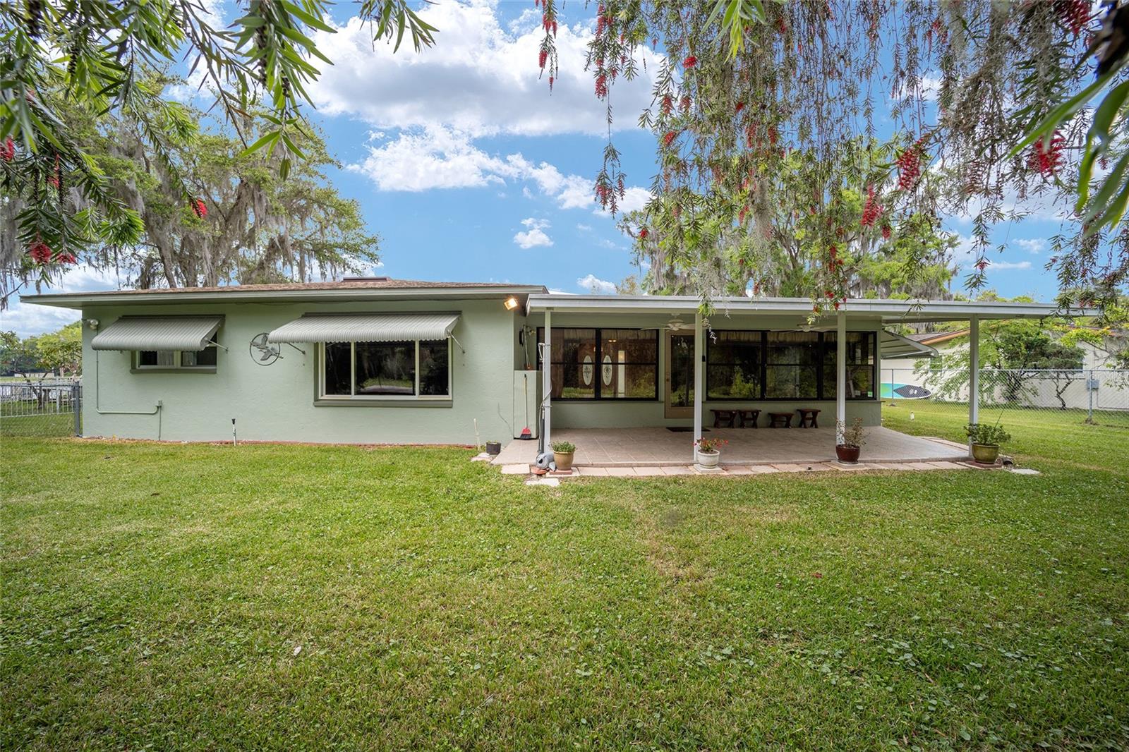 12180 Maple St Property Photo 10