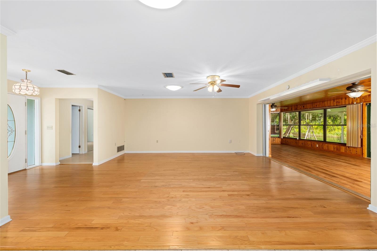 12180 Maple St Property Photo 16
