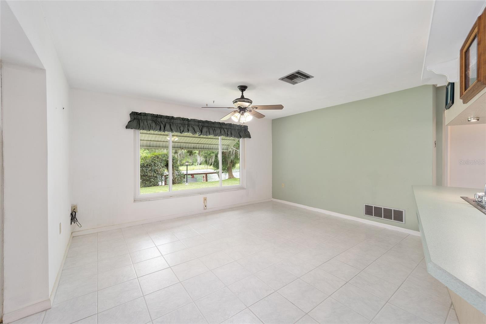 12180 Maple St Property Photo 28