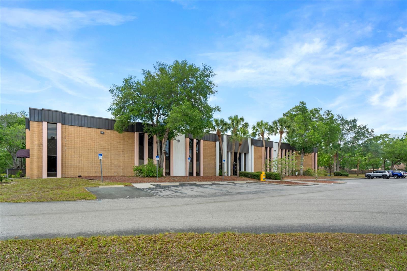 1624 N Meadowcrest Blvd #2 Property Photo 3