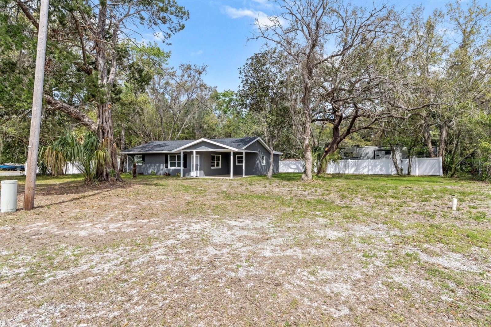 7689 W Tropical Ln Property Photo