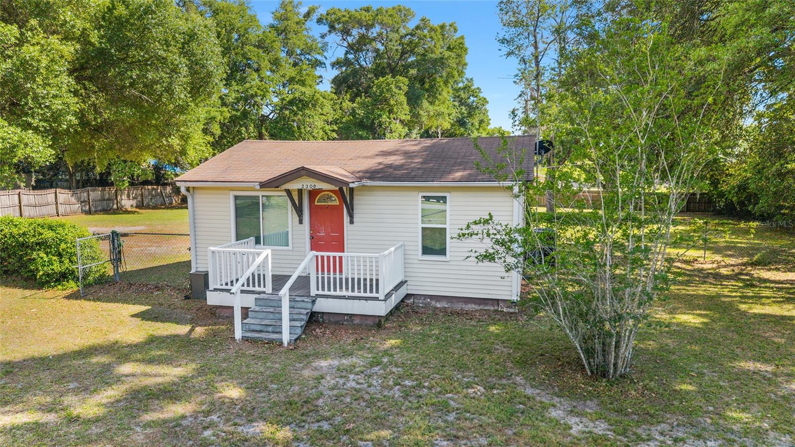 2300 Ne 49th St Property Photo