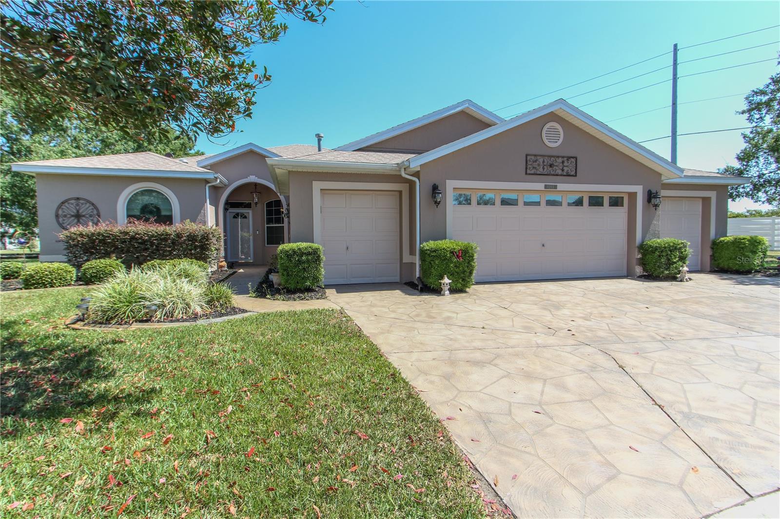 1213 Meadowbend Dr Property Photo
