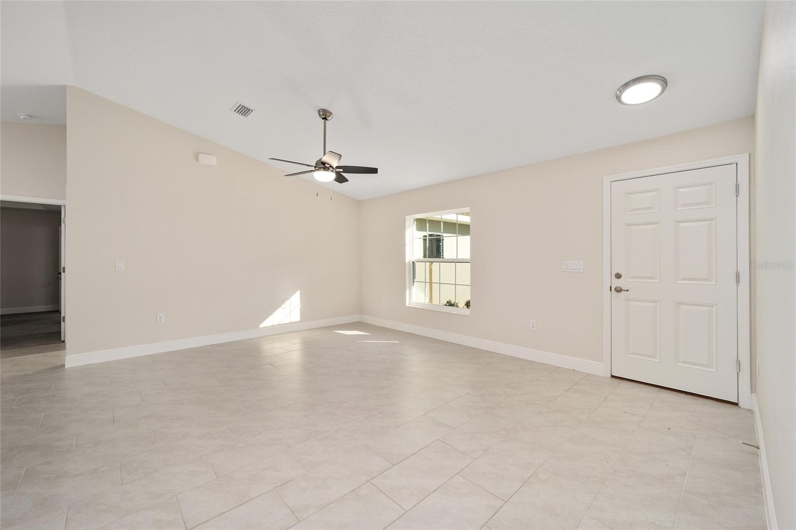 2398 W Devon Dr Property Photo 4