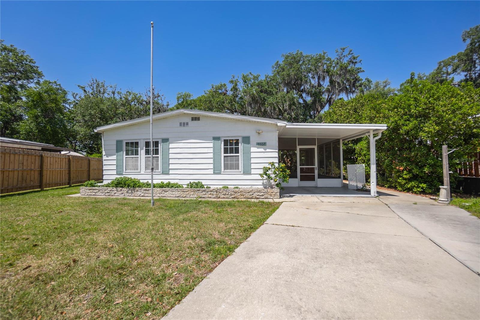 5502 Columbus Cir Property Photo