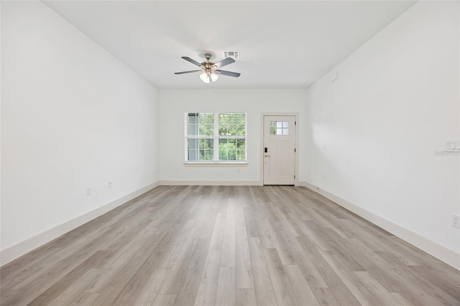 1581 W Saint Elizabeth Pl Property Photo 3