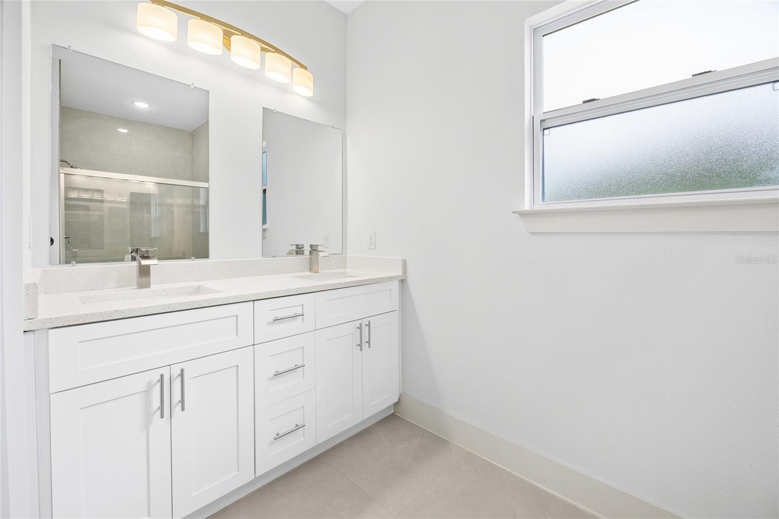 1581 W Saint Elizabeth Pl Property Photo 14