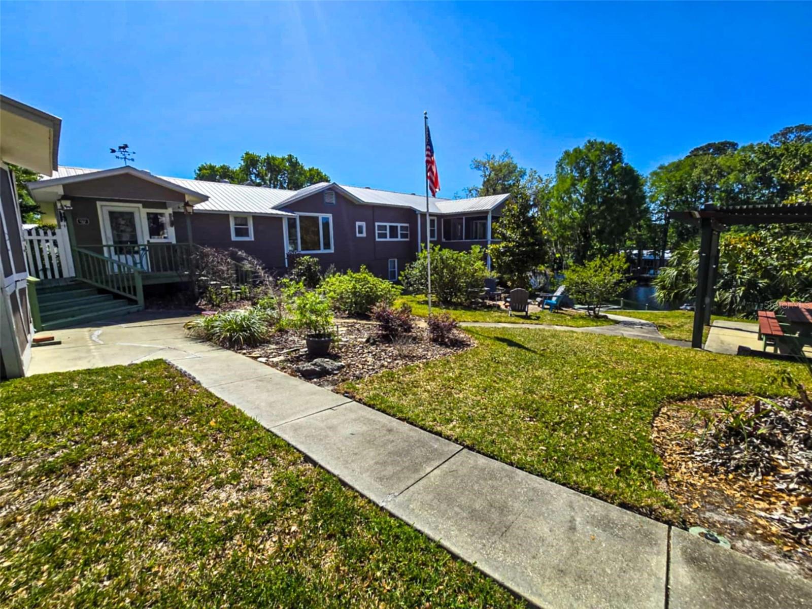 20906 River Dr Property Photo