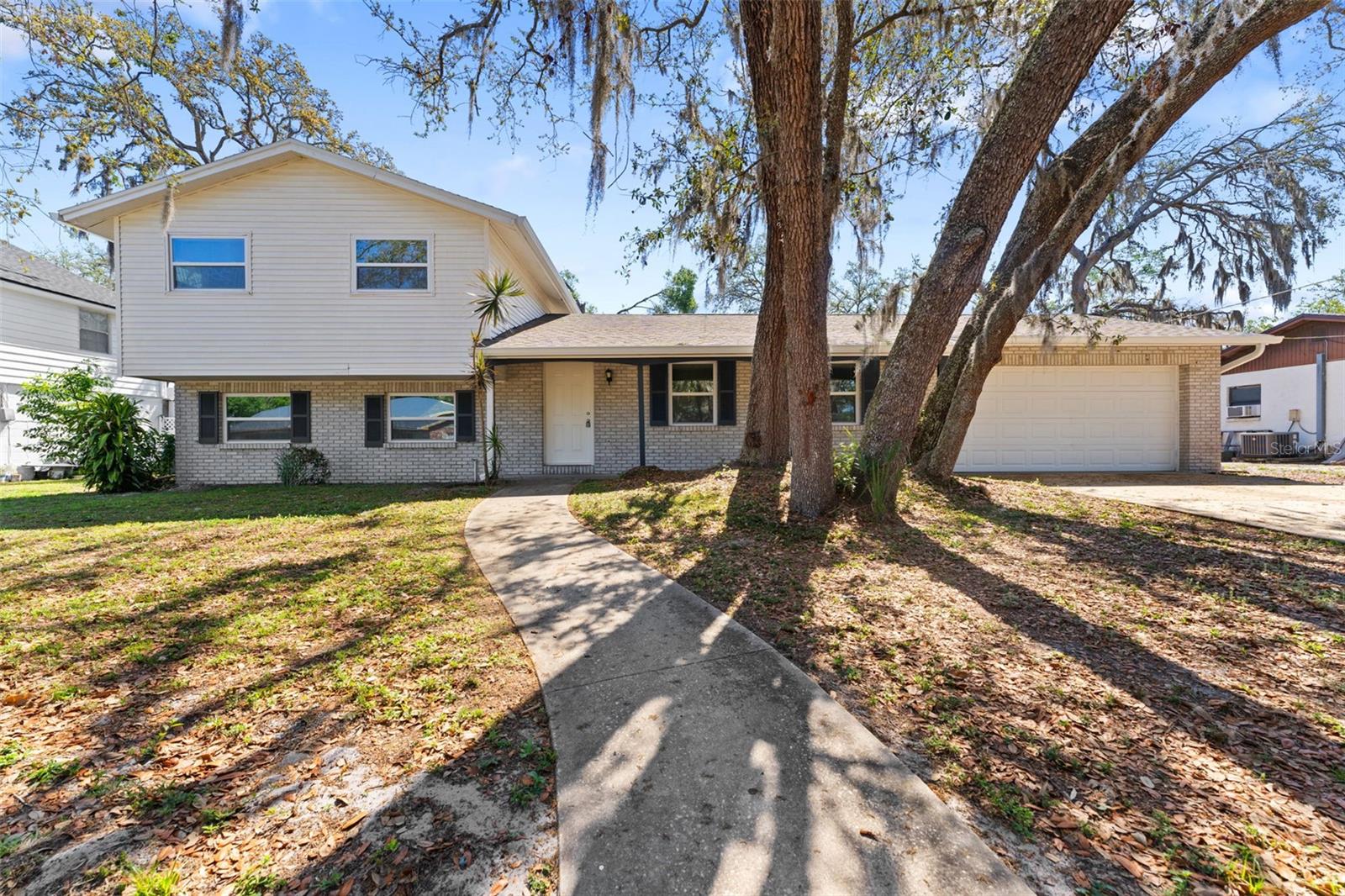 7105 N Whittier St Property Photo