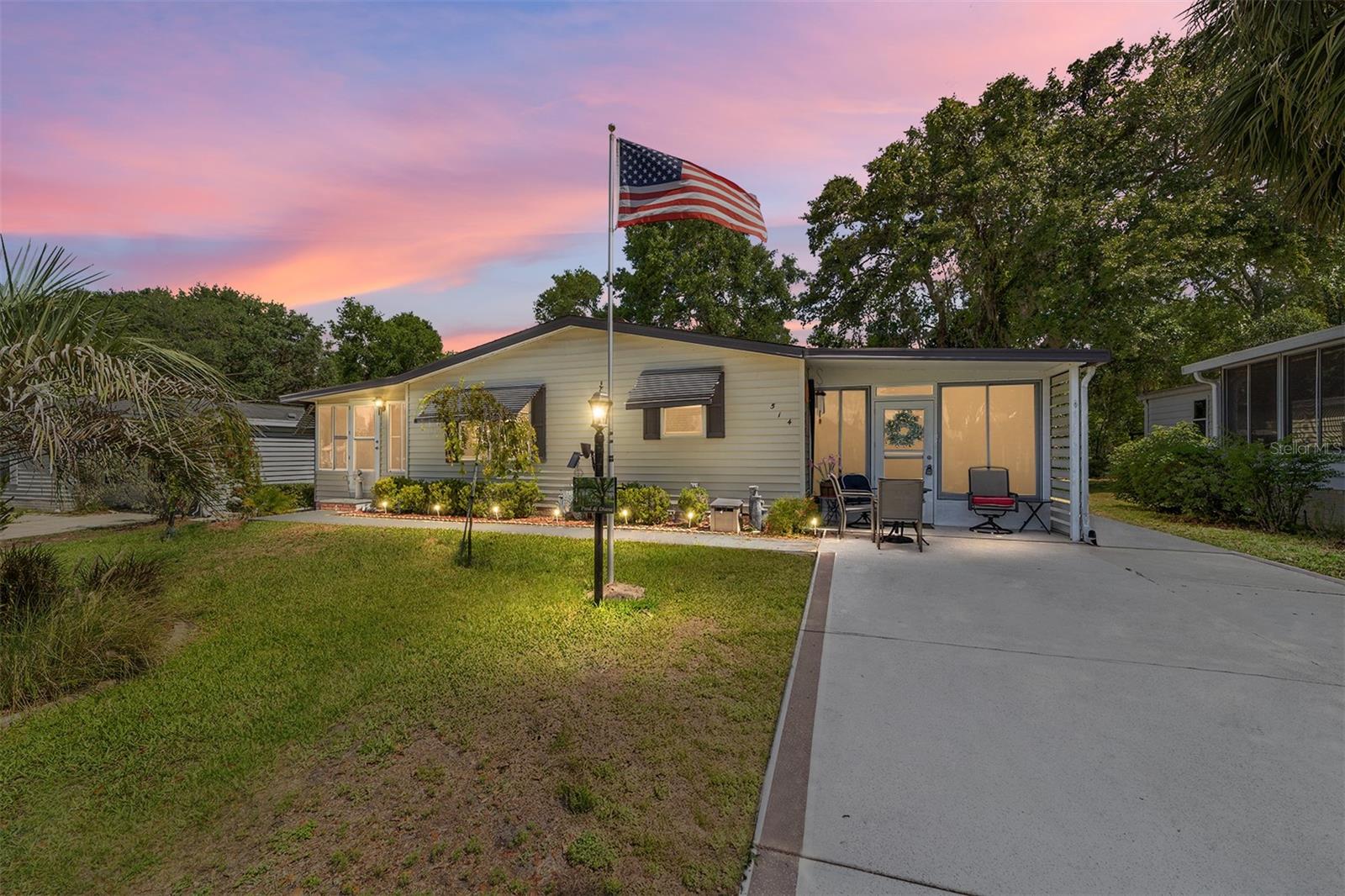 514 SAINT ANDREWS BLVD Property Photo 1