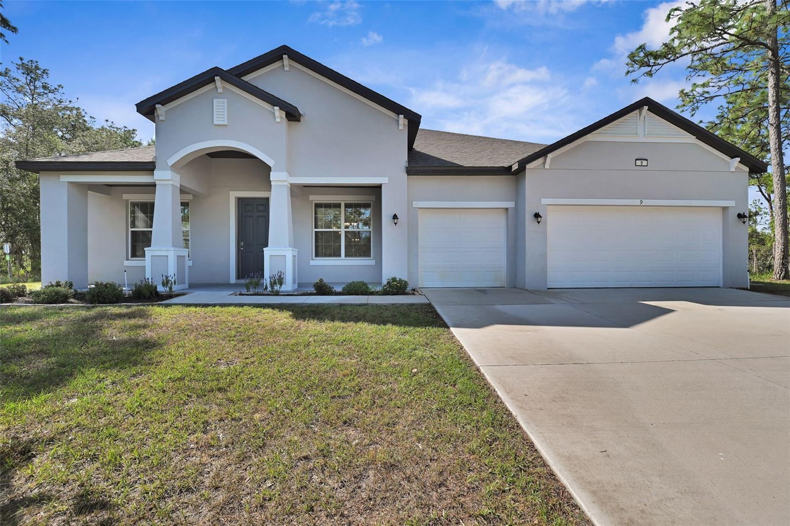 9 Sanders Ct E Property Photo