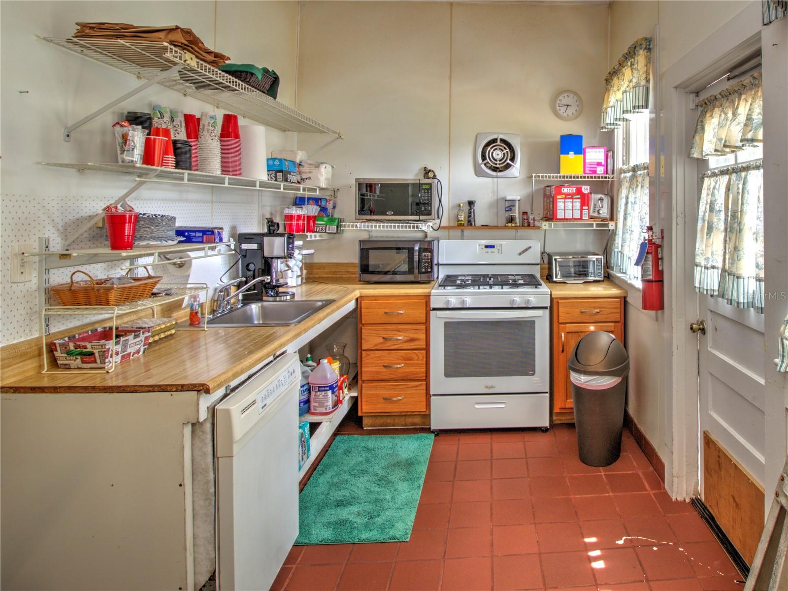 944 E Silver Springs Blvd Property Photo 18