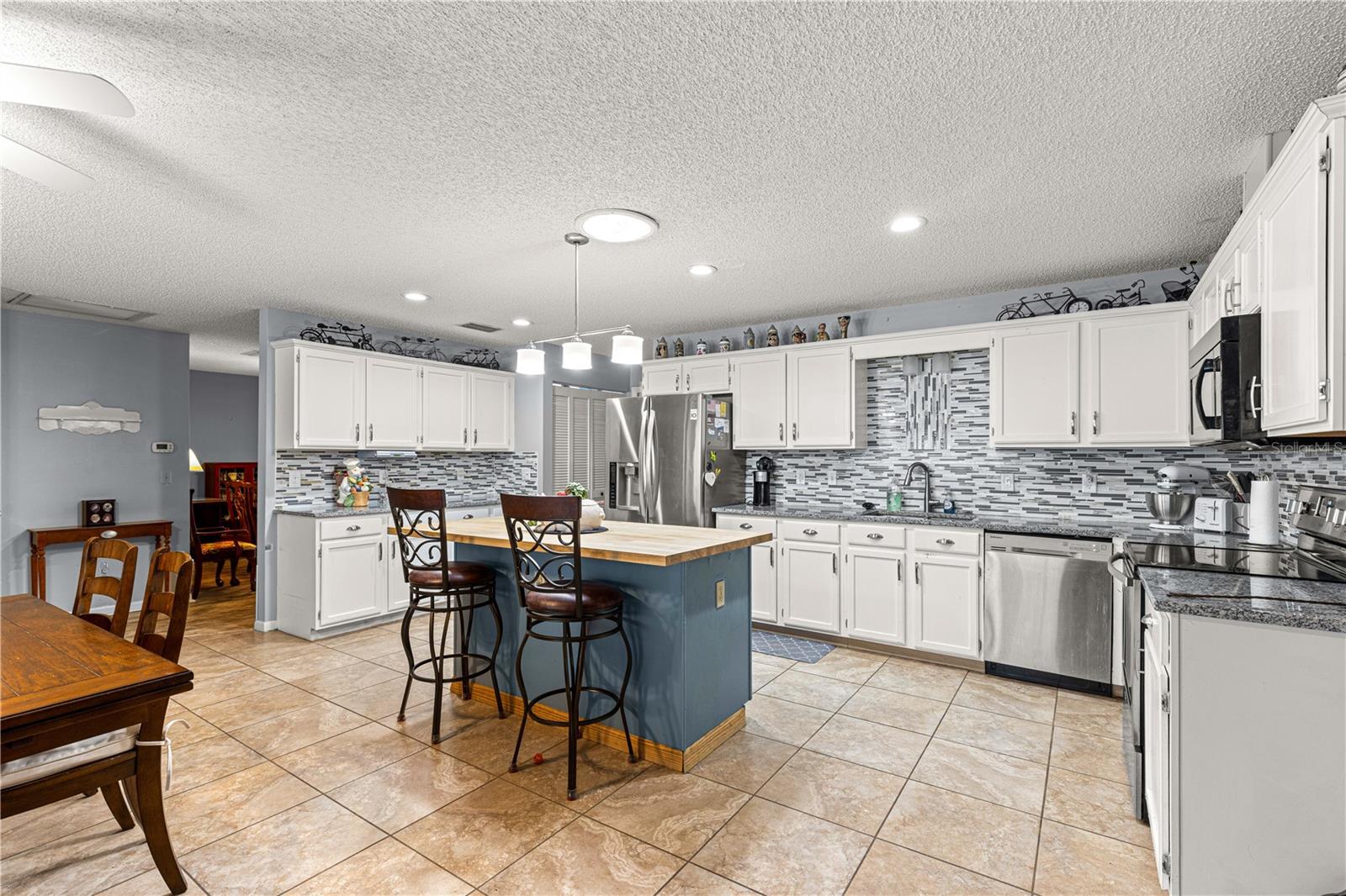 9587 Sw 84th Ter #e Property Photo 8