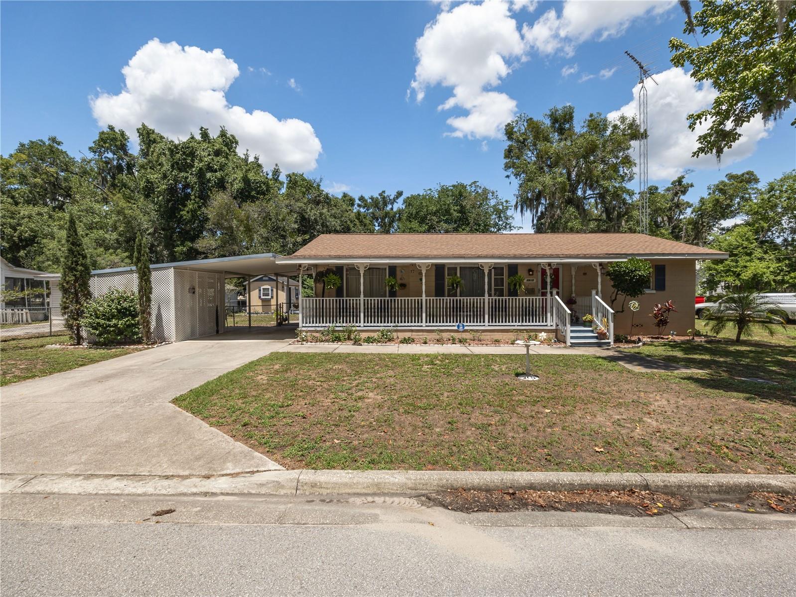 5915 Se Holly Rd Property Photo 1