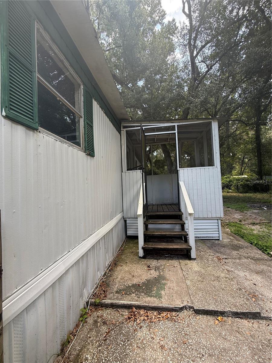 17085 Ne 36th Ave Property Photo 3