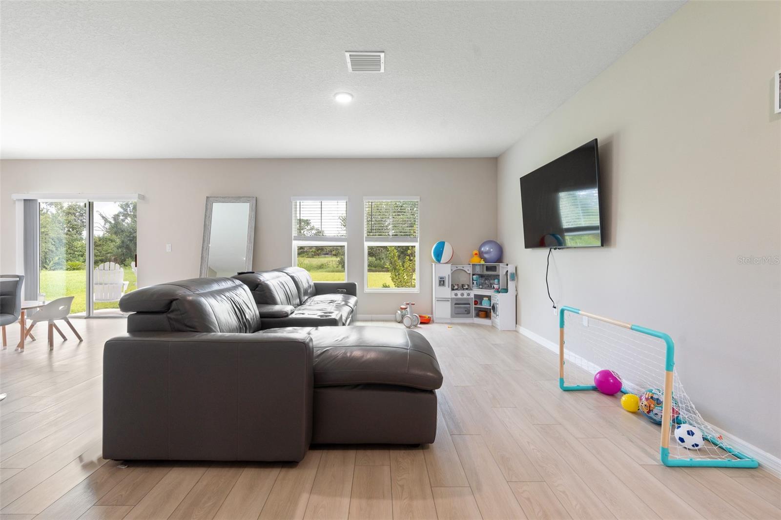 5528 Summer Sunset Dr Property Photo 15