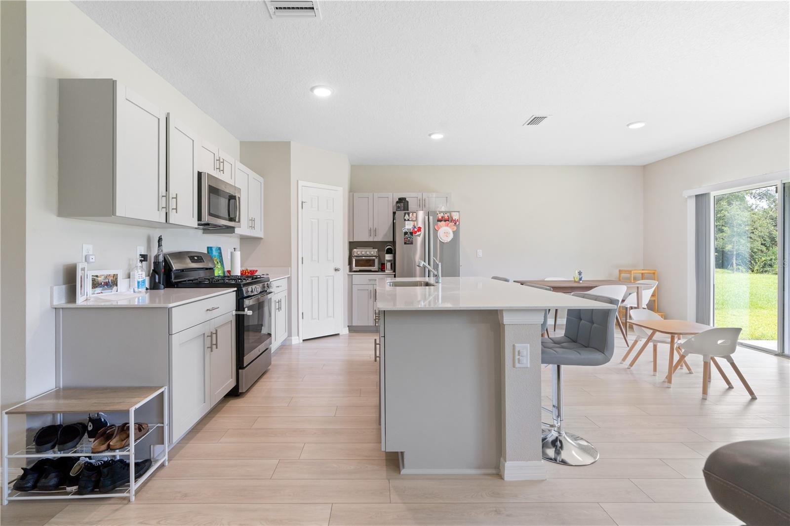 5528 Summer Sunset Dr Property Photo 17