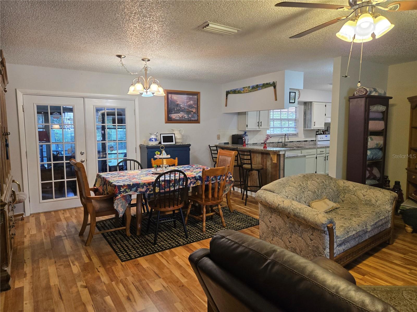 37 Oak Loop Property Photo 4