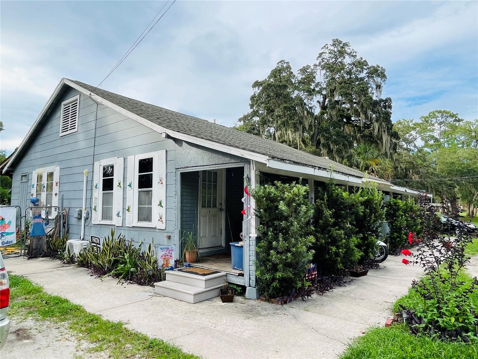 805 Nw 24th Pl Property Photo 3