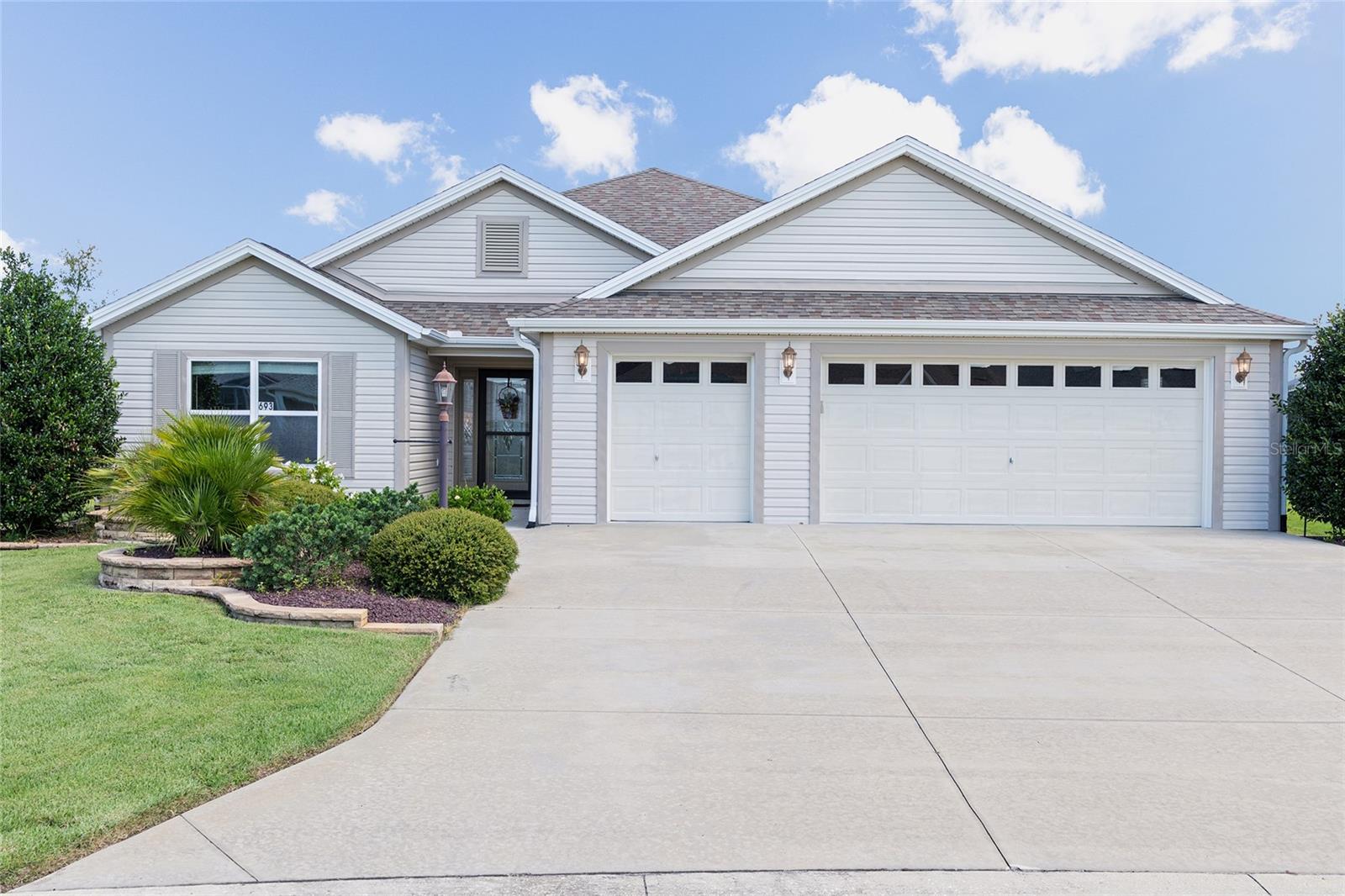 693 Congaree Loop Property Photo 1