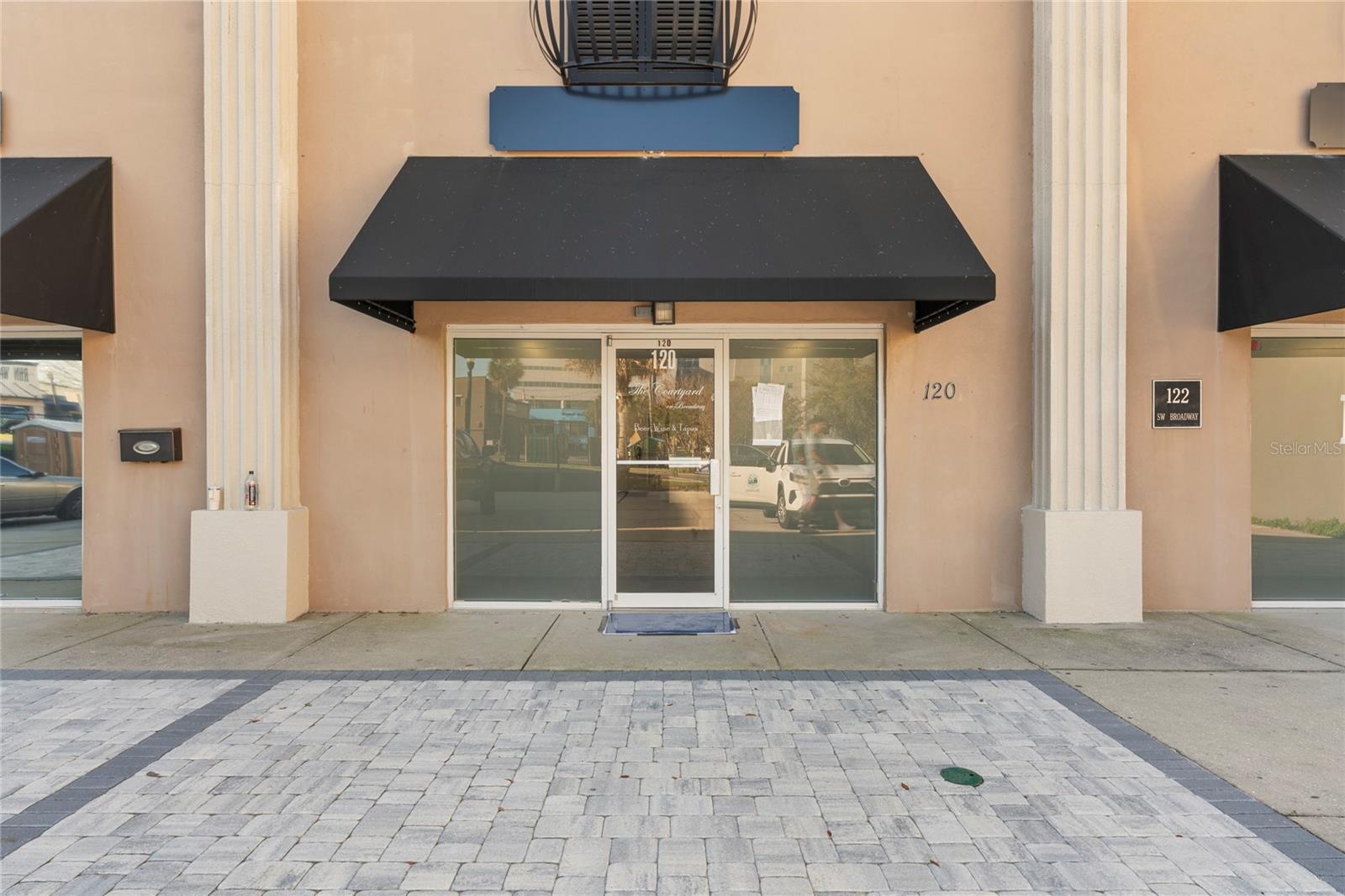 120 SW BROADWAY ST Property Photo 1