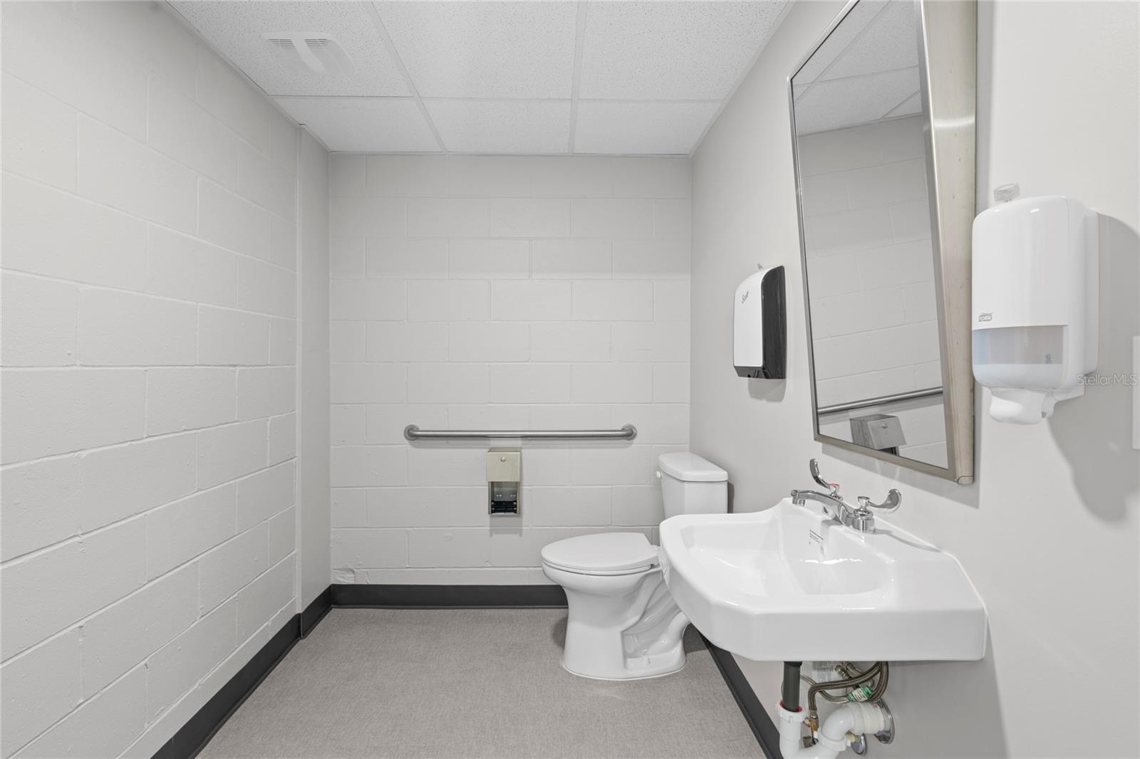 120 Sw Broadway St Property Photo 9