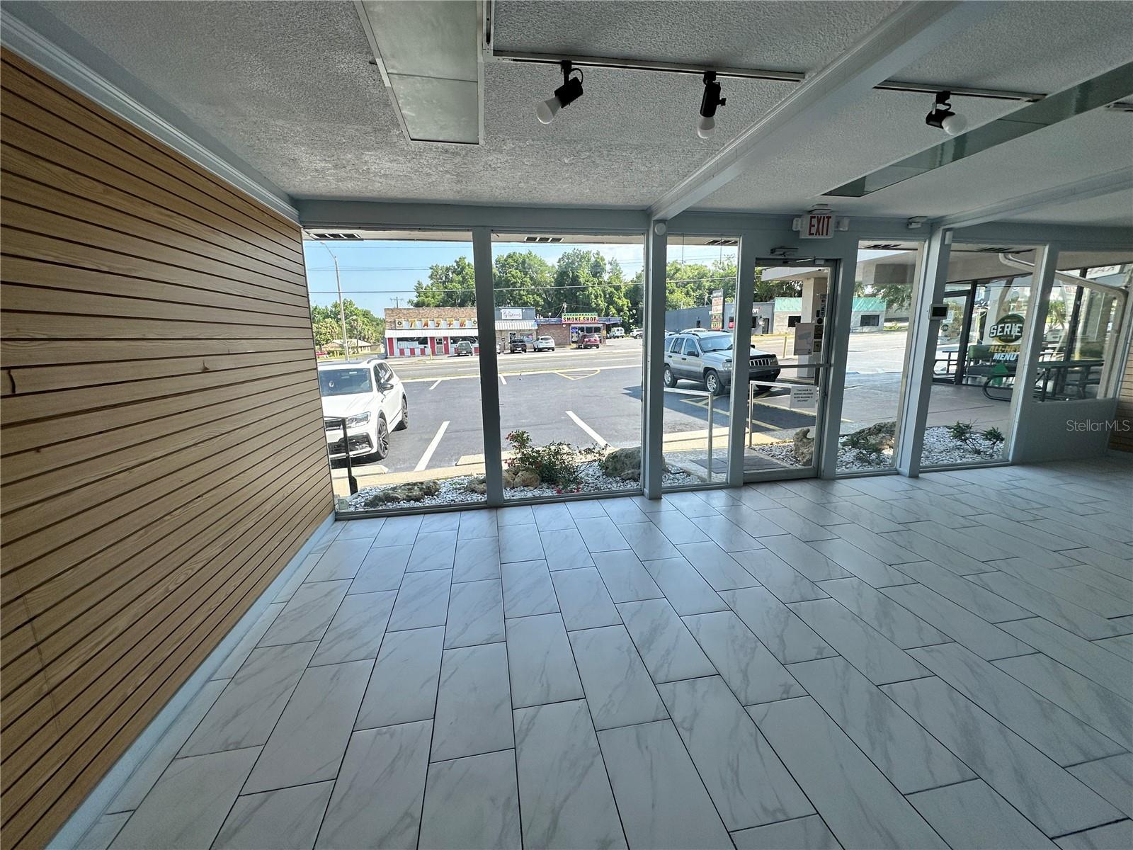 2206 E Silver Springs Blvd Property Photo 2