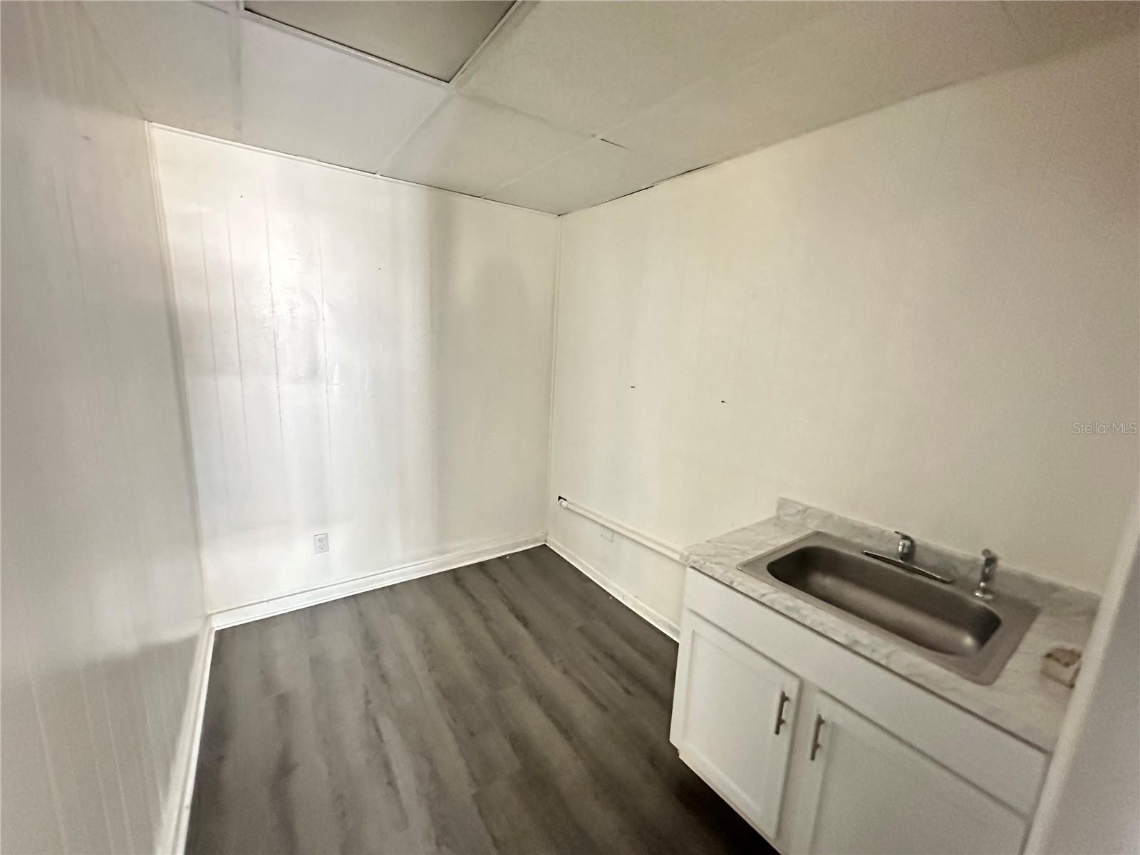 2206 E Silver Springs Blvd Property Photo 3